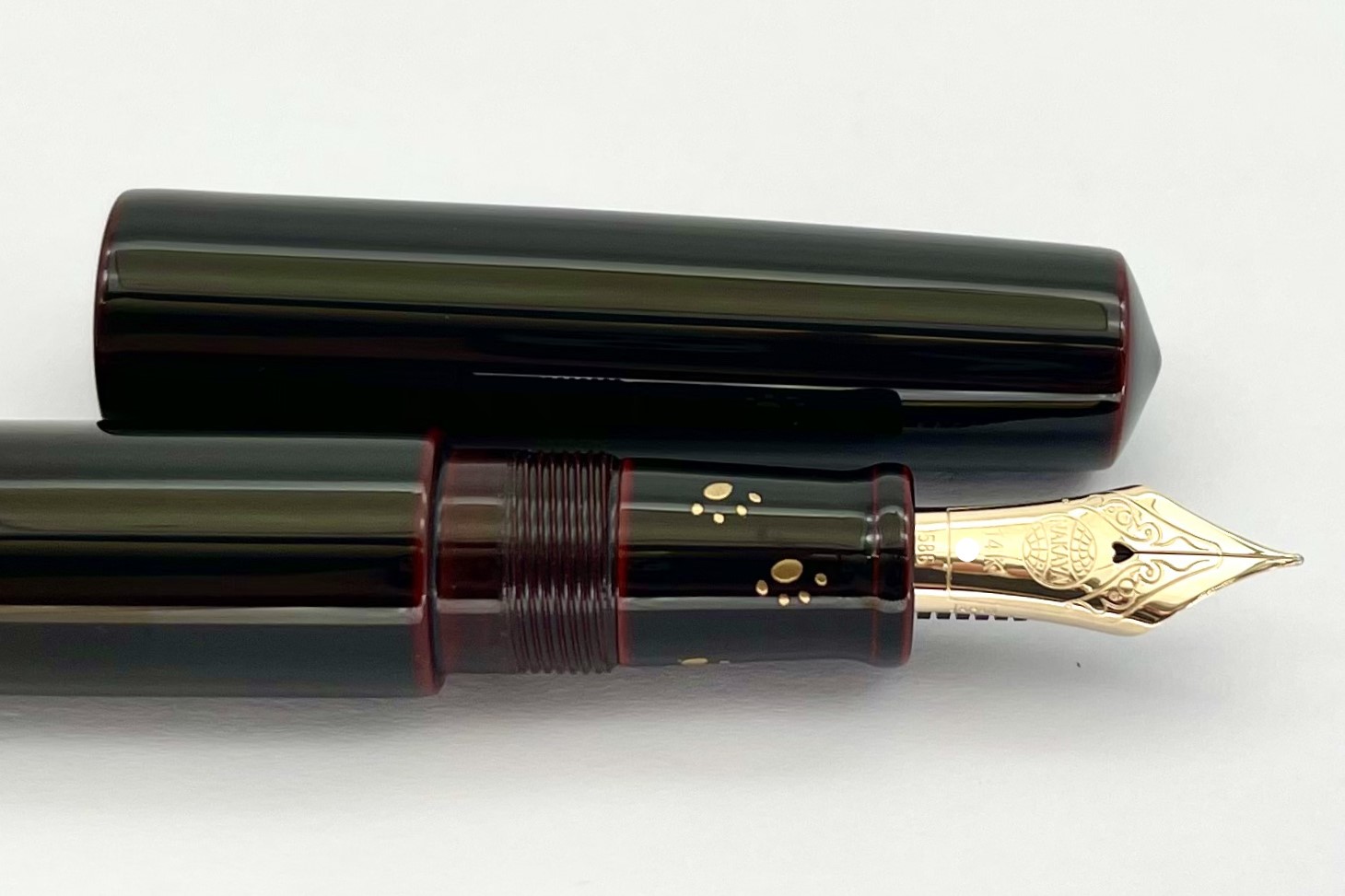 NakayaPiccoloCigarKuroTamenuriwith6PawsFountainPen_I
